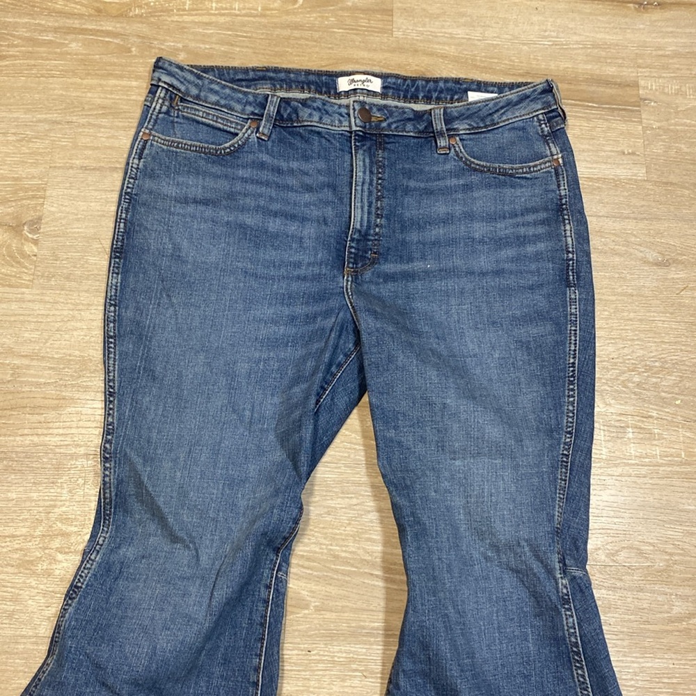 Wrangler Women's Blue Flare Jeans - Picture 2 of 8